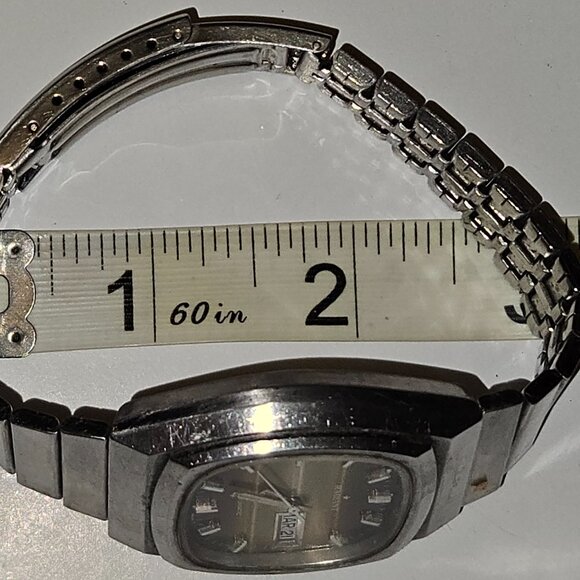 VINTAGE 70s Radiant Automatic Day/Date Swiss Tonneau Watch | Retro Blumar - Picture 12 of 16